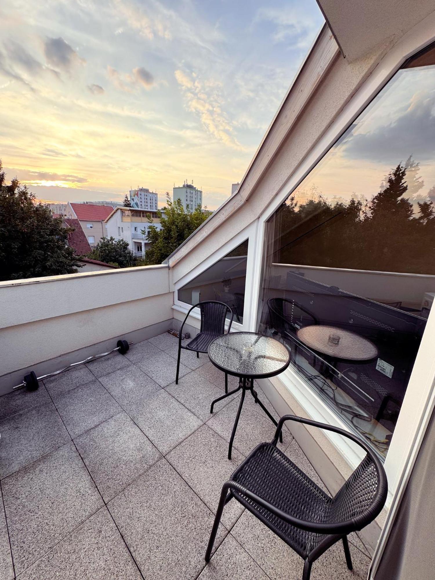 Апартаменты Exclusive Family Apartman Печ Экстерьер фото
