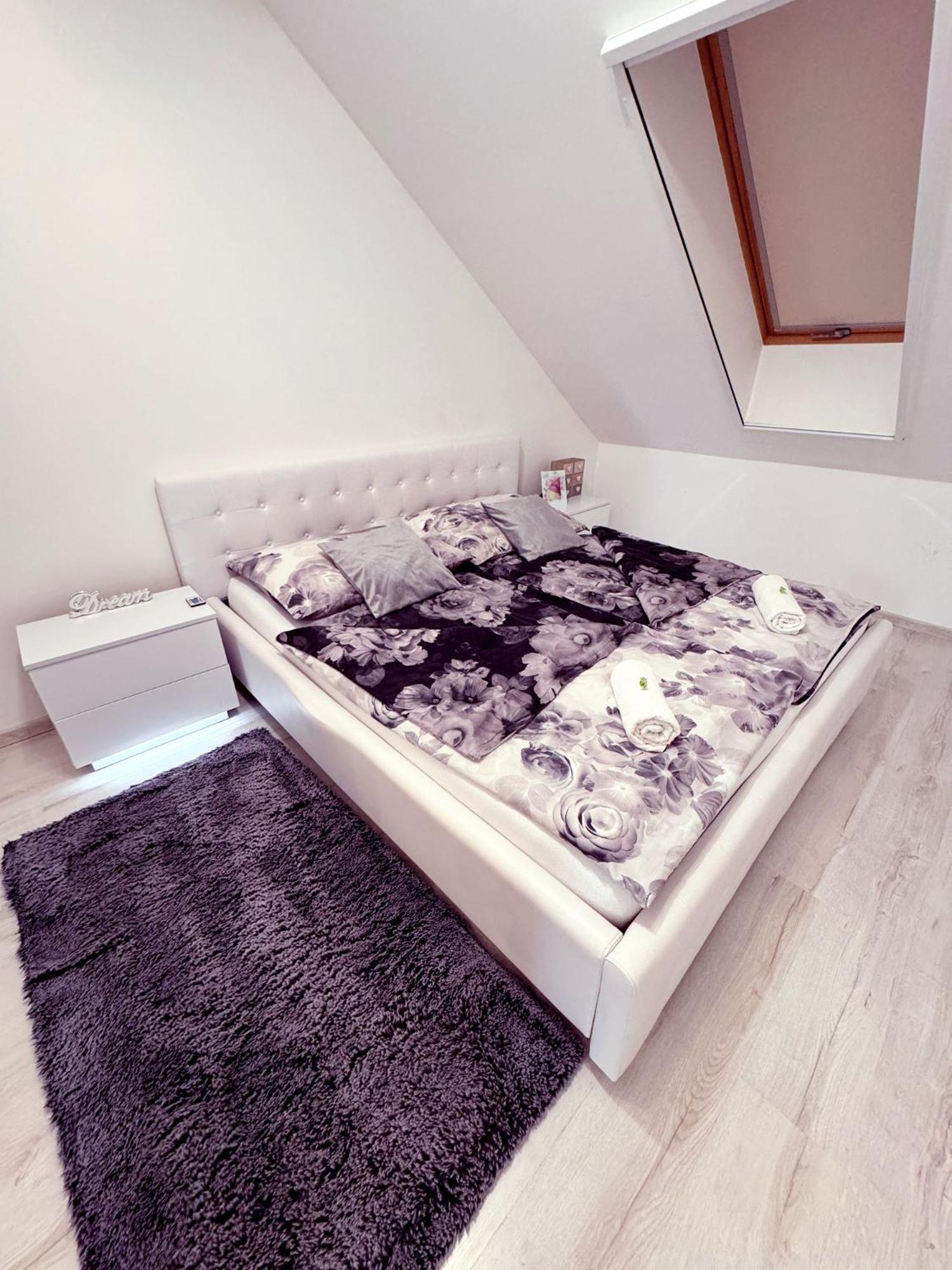 Апартаменты Exclusive Family Apartman Печ Экстерьер фото