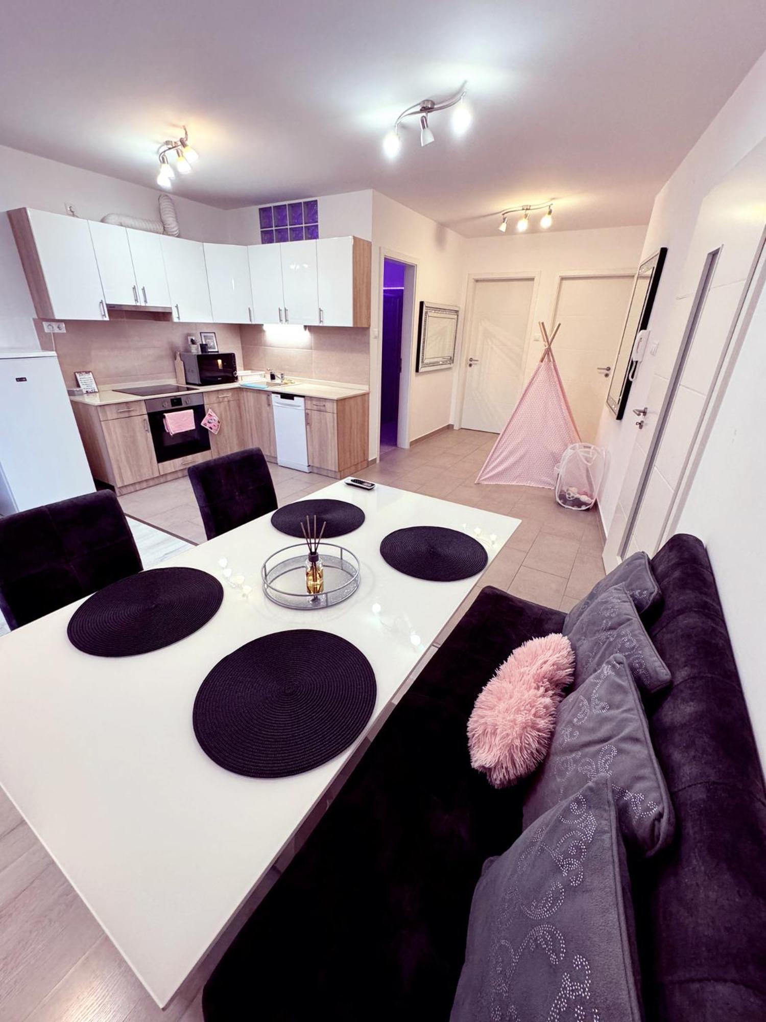 Апартаменты Exclusive Family Apartman Печ Экстерьер фото