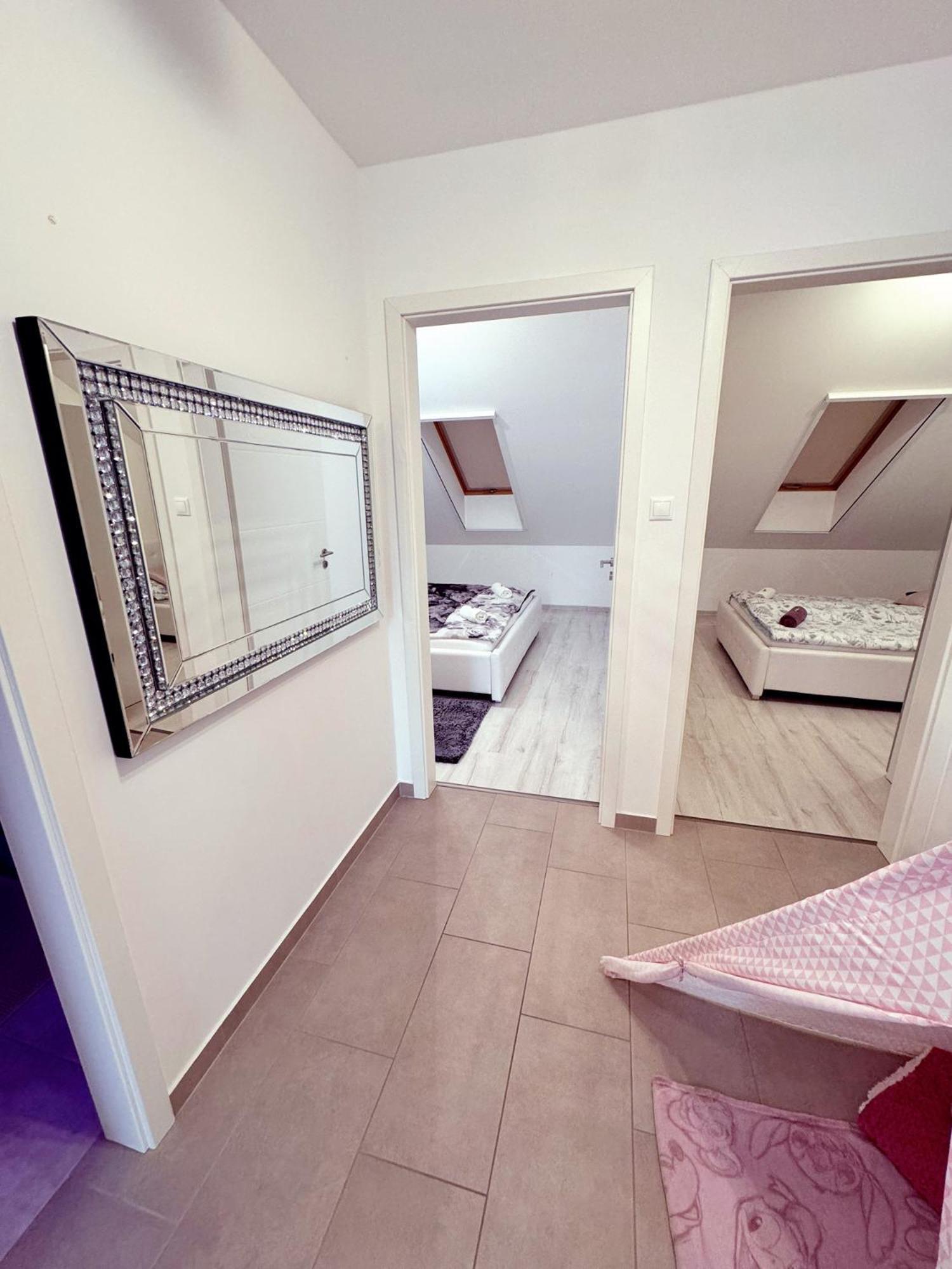 Апартаменты Exclusive Family Apartman Печ Экстерьер фото